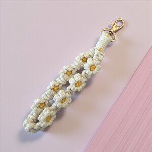 DAISY Floral Handmade Crochet Lanyard Keychain Bag Charm NEW NWOT